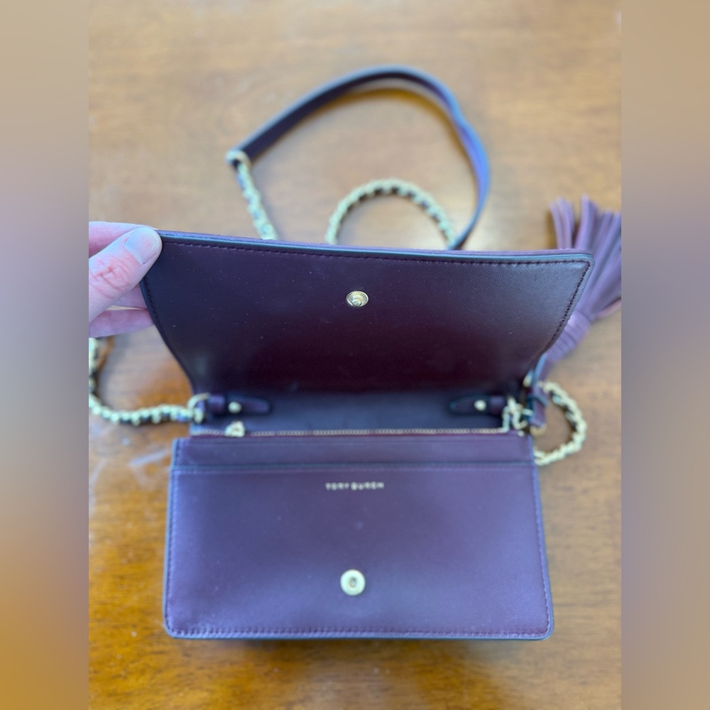 Tory Burch Quilted Leather Crossbody Bag with Chain Strap - Picture 2 of 3
